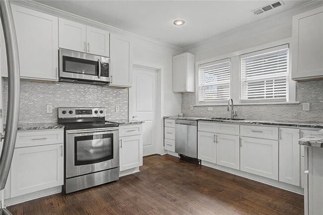 Photo - 287 MacKenzie Dr NE