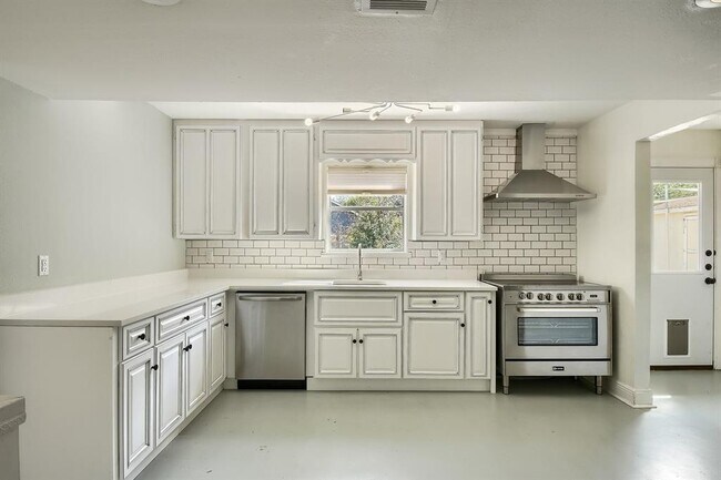 Photo - 1011 Berrywood Dr