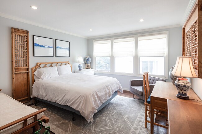 1739 Lake St Unit 112