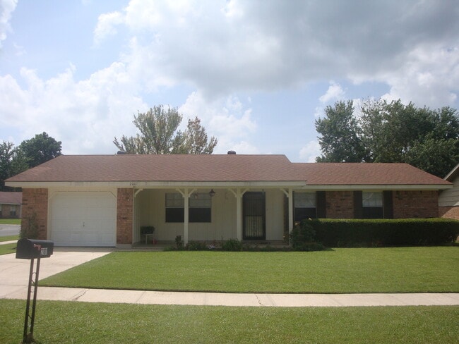 Building Photo - 2101 Peach St