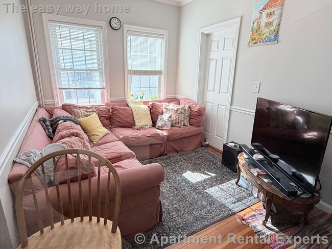 Building Photo - 519 Main St