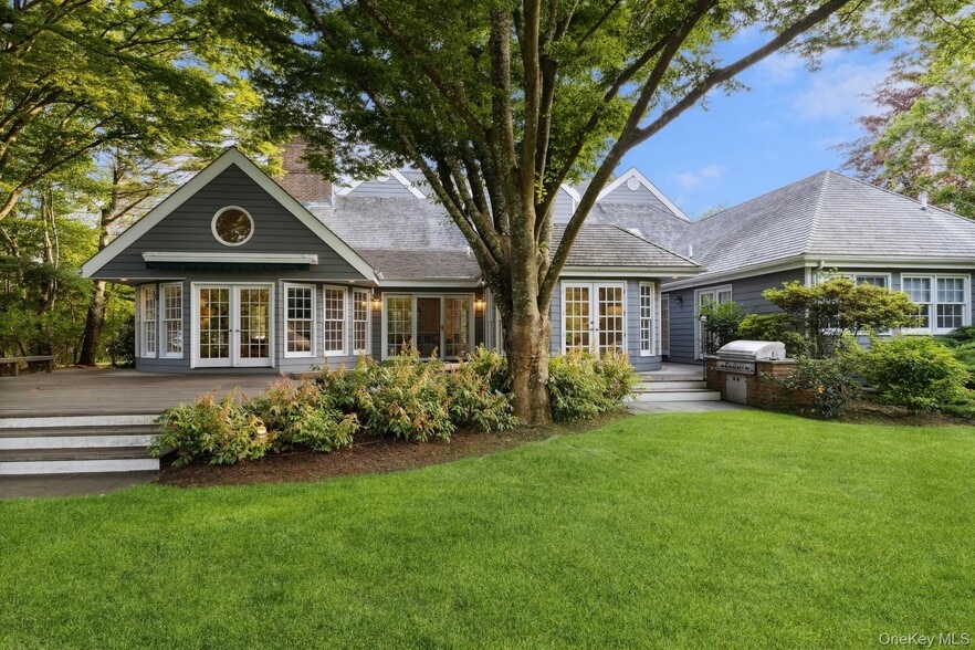 62 Beach Ln