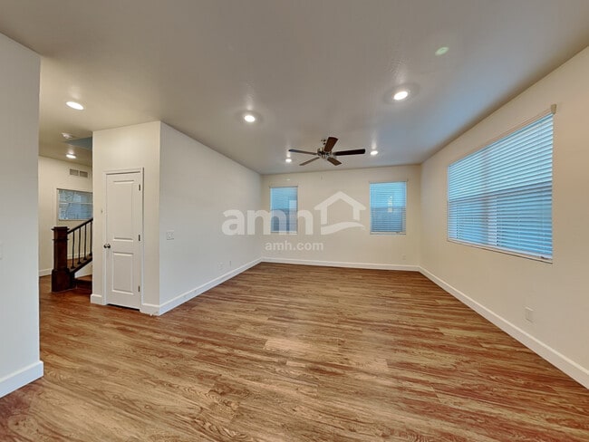 Photo - 679 W Laredo Ave