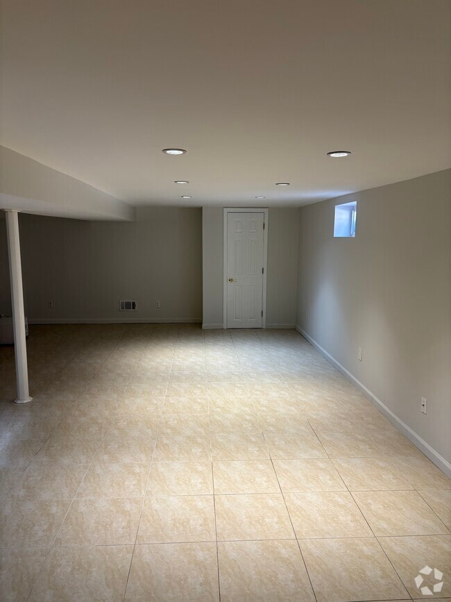 Building Photo - 430 Genesee Ave Rental