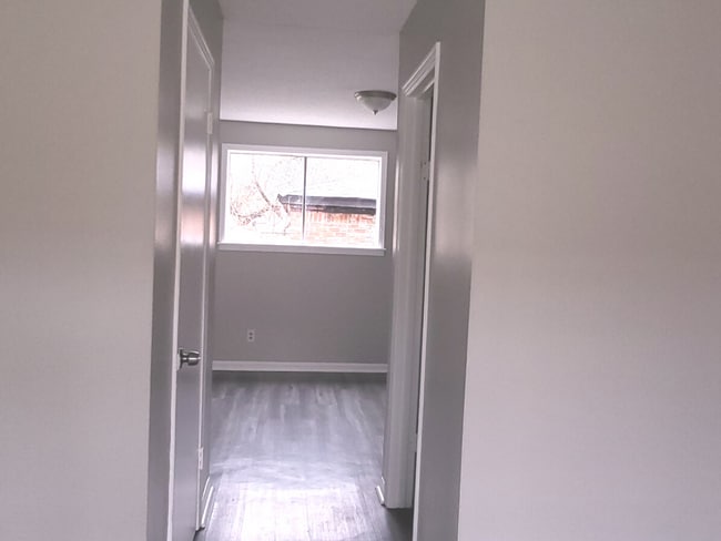 Dining Area - 694 S Greer St