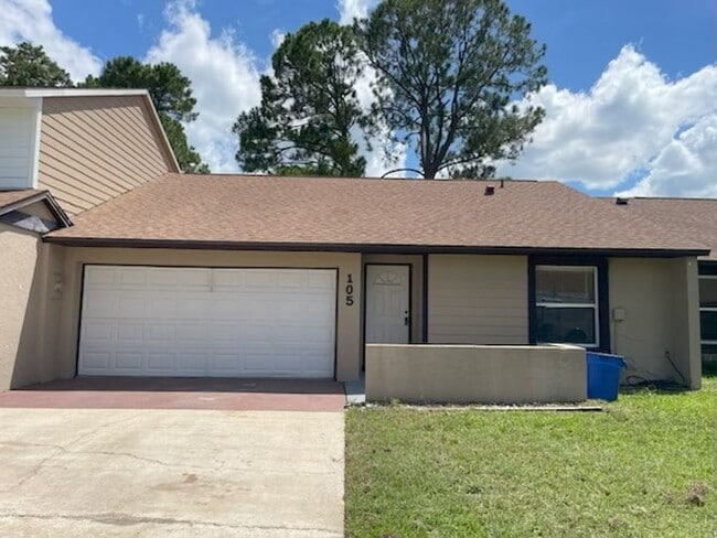 Building Photo - ***Charming 2/2 Hidden Lake Villa in Sanfo... Rental