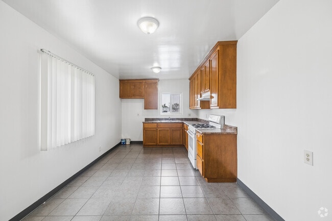 2BR, 1BA - 855SF - Kitchen
