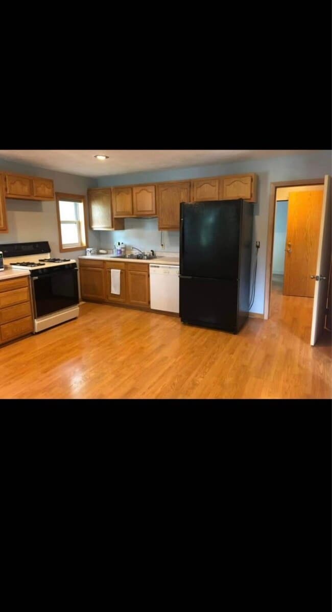 Photo - 608 N West St
