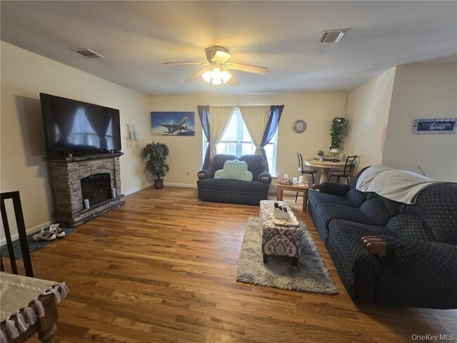 Photo - 105 N Montgomery St Unidad B3  4