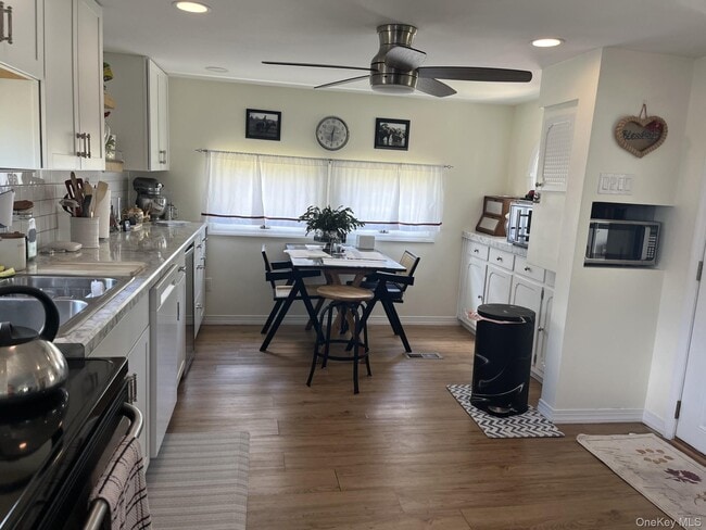 Photo - 525 Riverleigh Ave