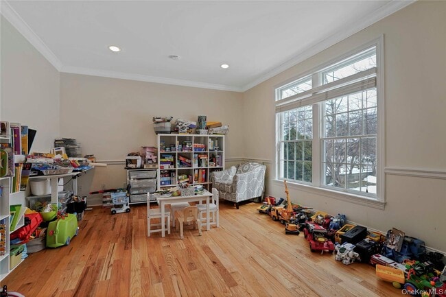 Photo - 484 Rosedale Ave