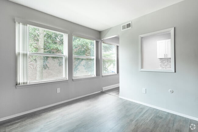 2 BR, 1 BA - 905 SF - Southgate Apartments & Townhomes