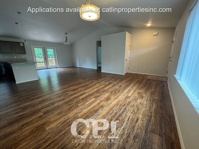 Photo - 655 Chapman Rd