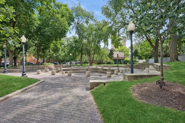 Photo - 1850 N Sedgwick St Unidad #2