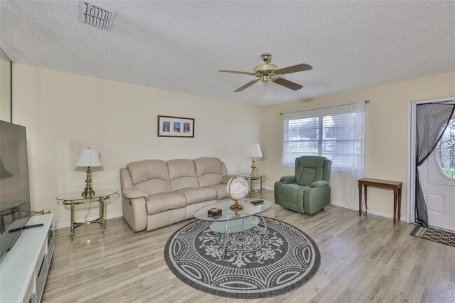 Photo - 1904 Canterbury Ln Unit 11