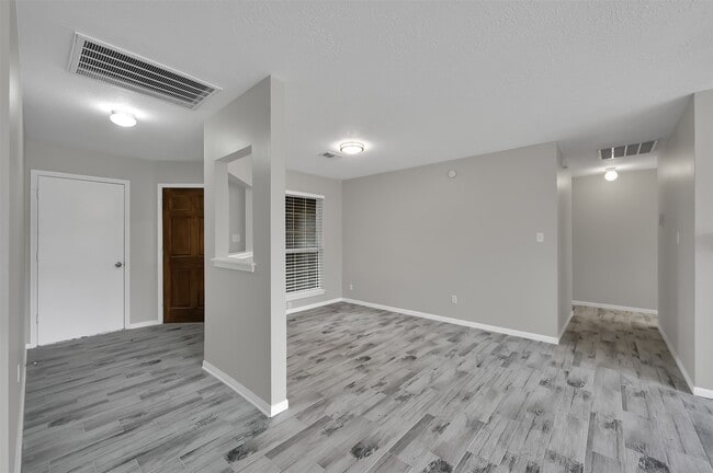 9111 Walnut Glen Dr
