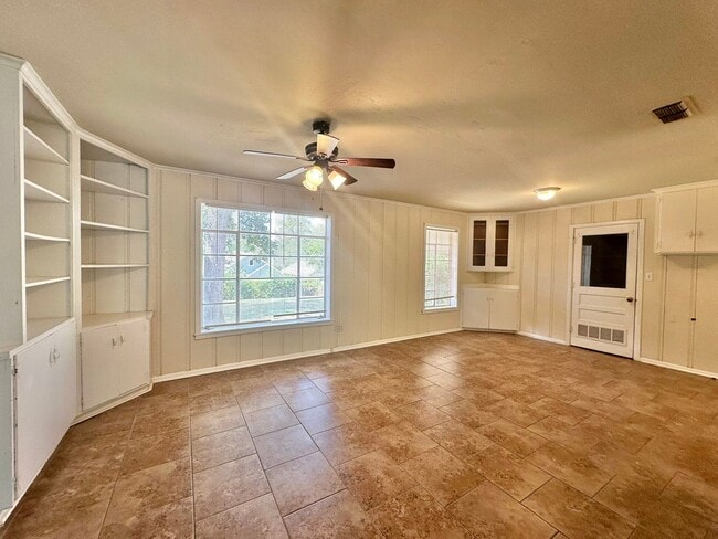 Photo - Spacious 3 bedroom 2 bathroom home in Tyler!