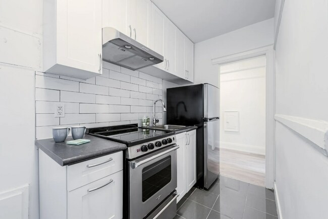 Photo - 210 Wychwood Avenue