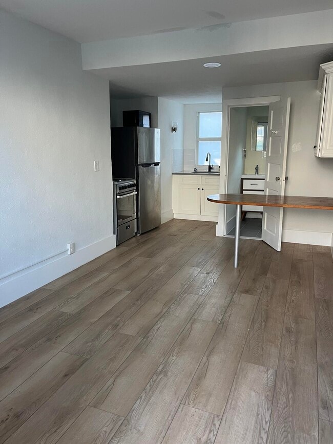 Photo - 414 33rd St Unit 100