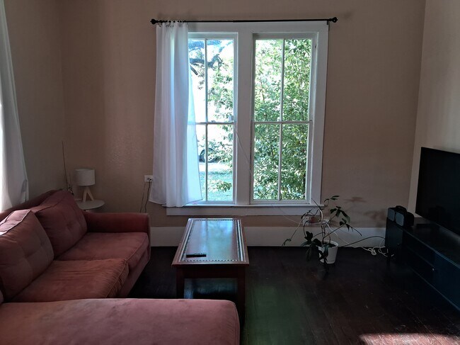 Photo - 704 S Anglin St Unit Private Guest Suite #2