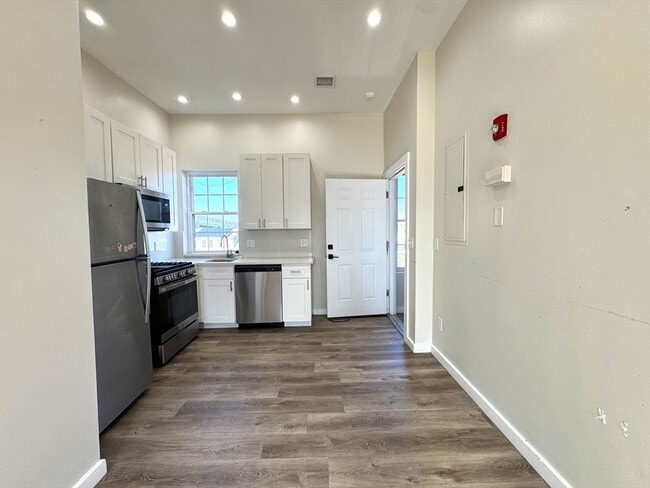 Building Photo - 75 Williams St Unit 3L