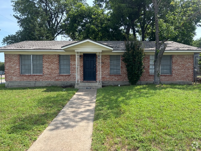 Building Photo - 1343 N 66th St Rental