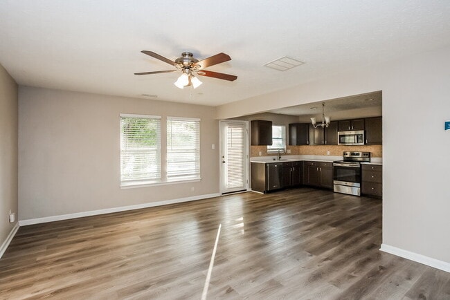 Photo - 831 Littleton Dr