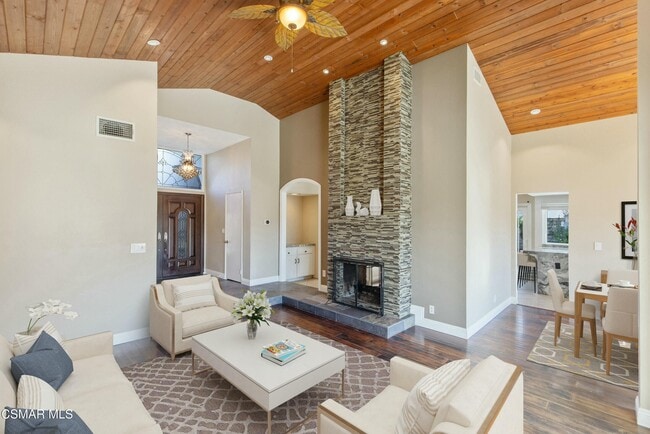 Photo - 3332 Holloway St