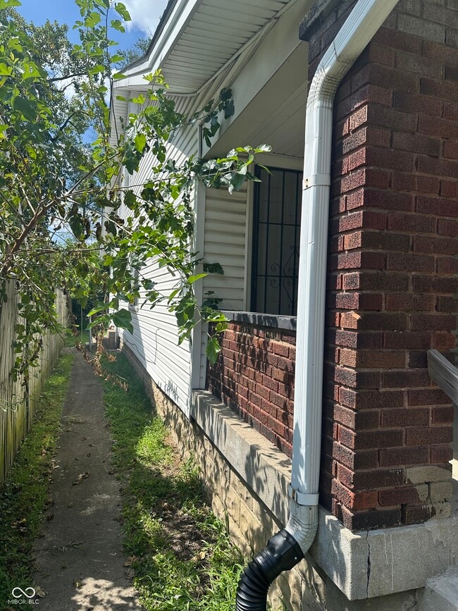 Photo - 2020 E Adams St