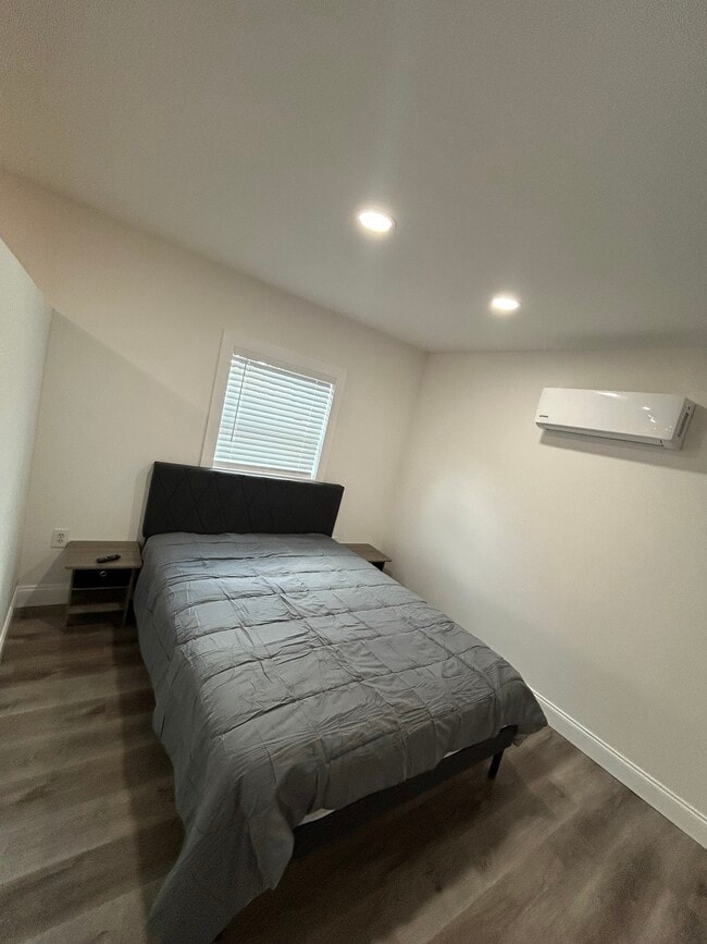 Photo - 1325 E Main St