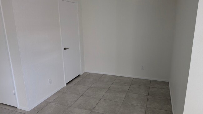 Photo - 841 Avenue A Unidad Apt B