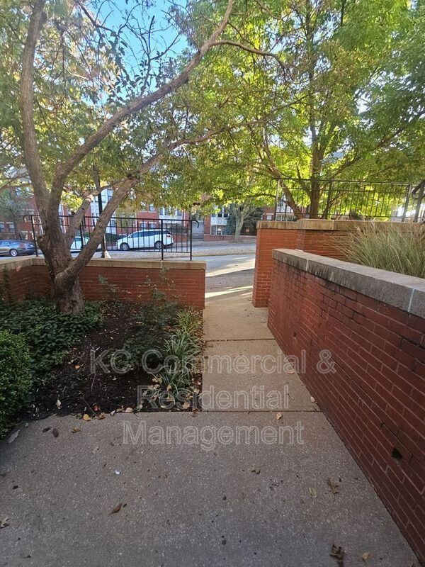 Photo - 530 W 10th St Unit #530