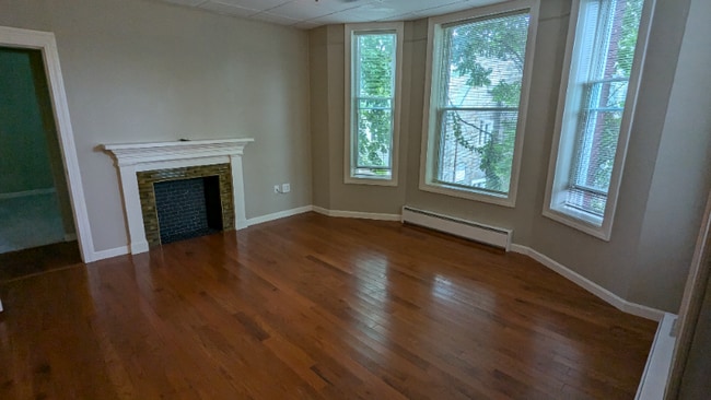 Building Photo - 3 State St