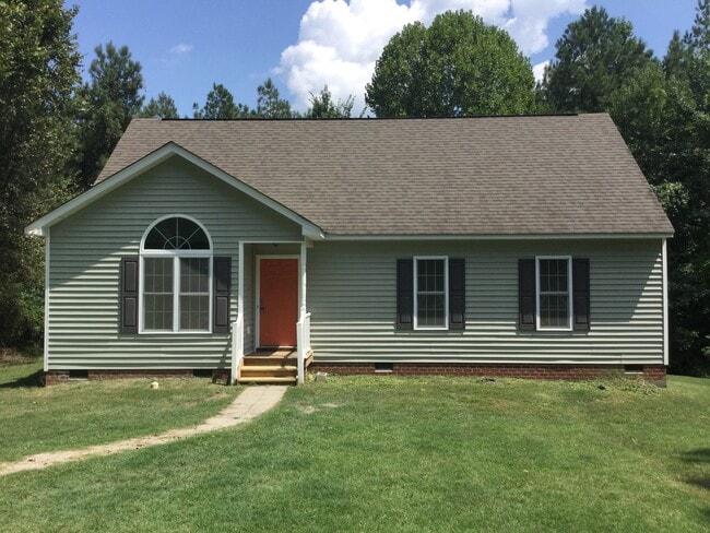 Building Photo - Convenient to Fort Pickett - Blackstone area
