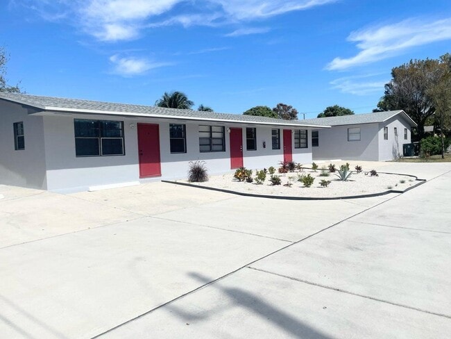 Building Photo - 1029 S D St Unit 2