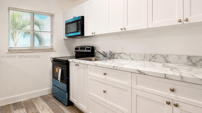 Photo - 5549 NE Miami Ct Unit 1