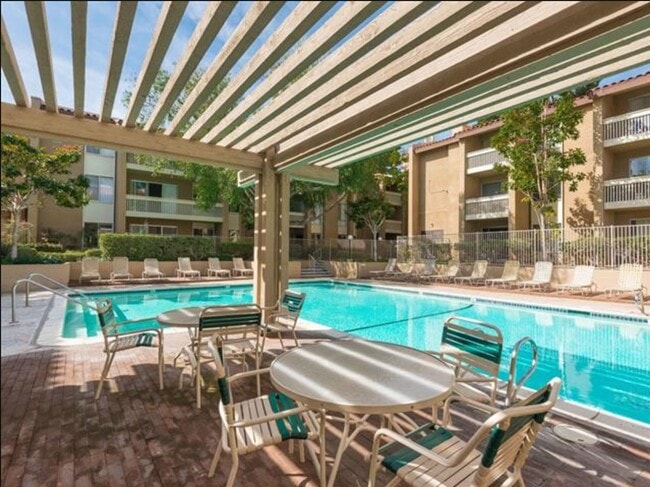 Building Photo - 1885 Diamond St