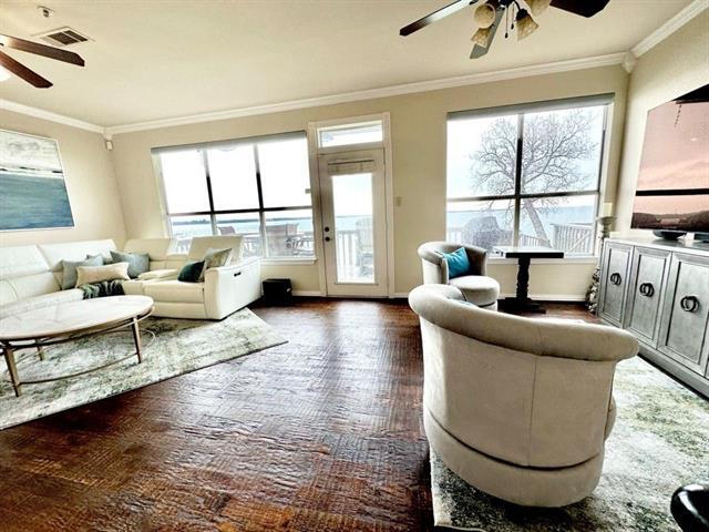 Photo - 402 Oakbrook Dr