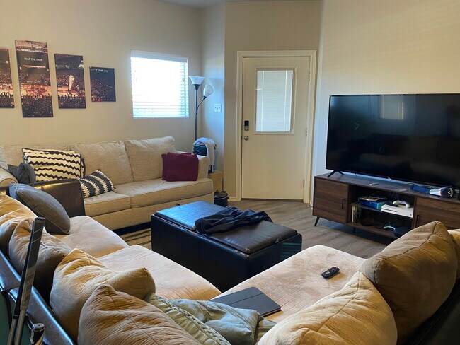 Photo - 525 N Chicago Ave