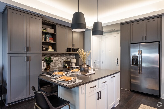 1BR, 1BA - 756 SF - The Ryan