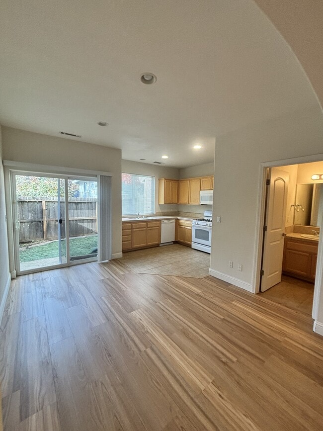 Photo - 114 Ironhorse Place