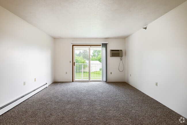 2 habitaciones, 1 baño - 950 pies cuadrados - Sala de estar - Culver Estates Apartments