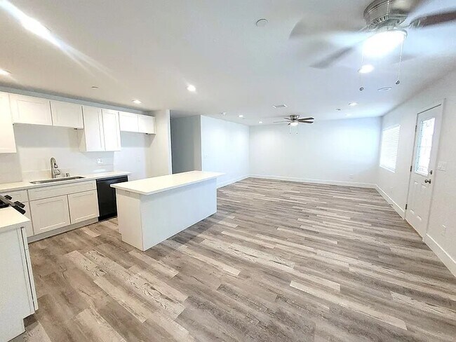 Photo - 7332 Poppy Blvd