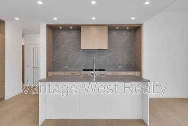 Photo - 3389-3389 Lakeshore Rd