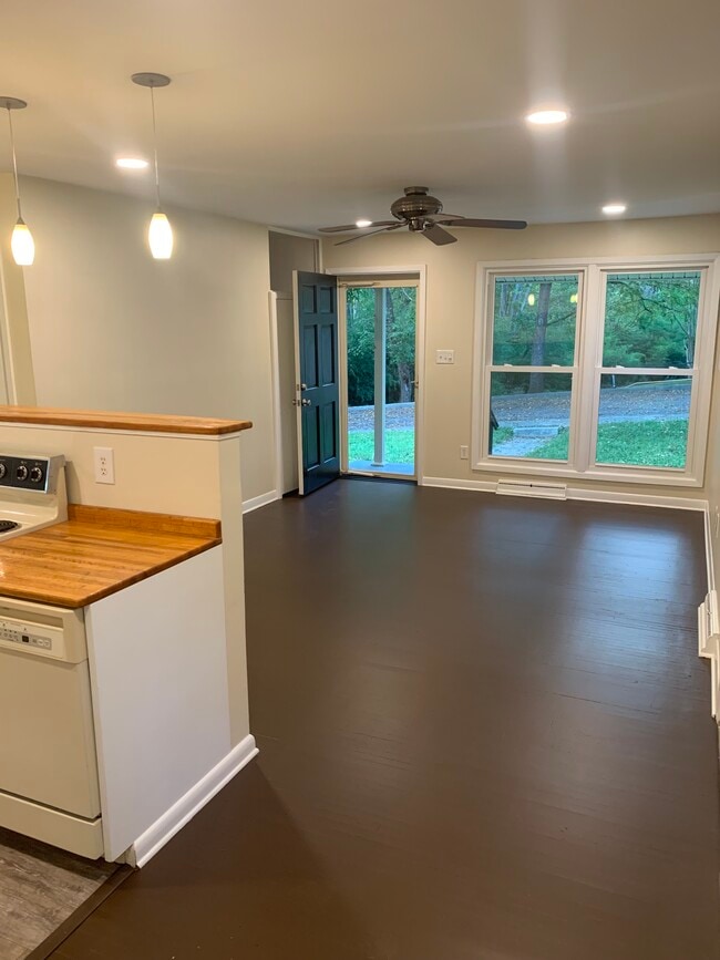 Photo - 110 Randolph Pl E