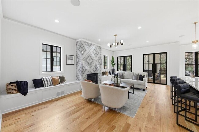 Photo - 1385 Sylvan Cir NE