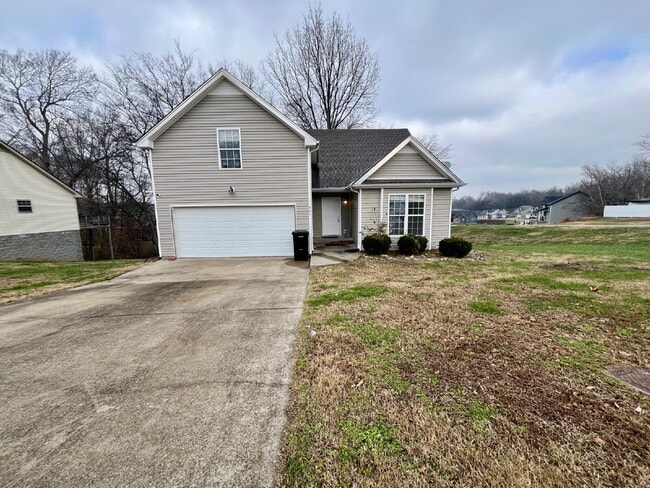 Building Photo - "Charming 3-Bedroom Retreat with 2 Full Baths in Clarksville – Your Spacious 1,480 Sq Ft Haven Aw...