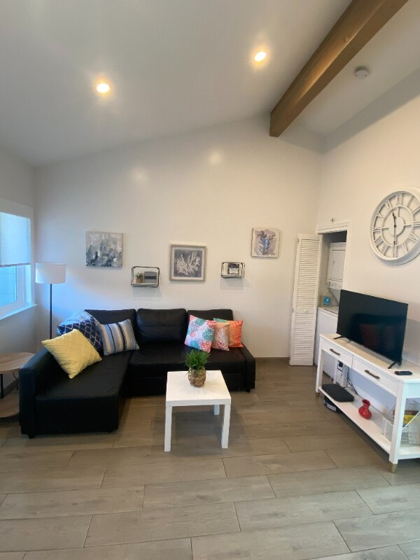 8489 Larch Ave Unidad C