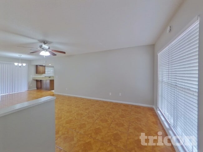 Photo - 8206 Clermont St
