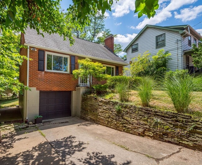 Building Photo - AVAILABLE AUGUST 1ST! STUNNING 3 BEDROOM IN BEECHVIEW!